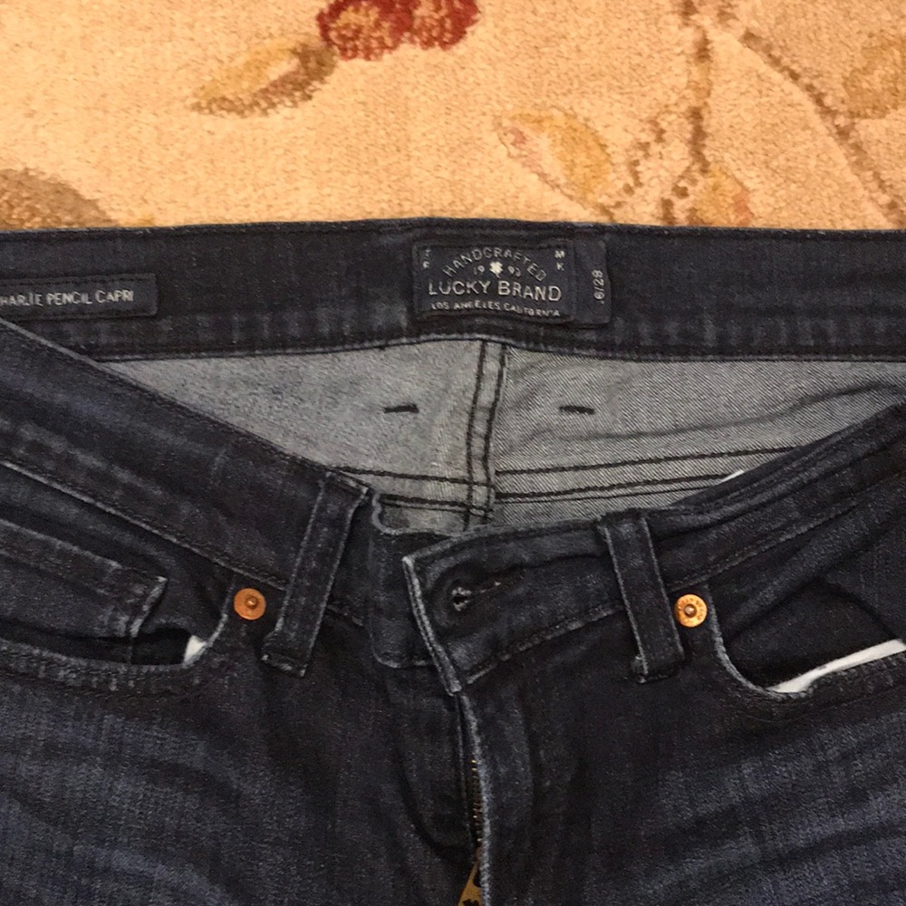 Lucky jeans size 6/28 Charlie pencil Capri